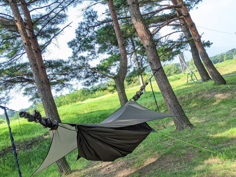 ソロキャンプはハンモック泊がおすすめ！テントとの比較で見えたハンモックの絶大なメリット5選！ | ヤミツキマツモト